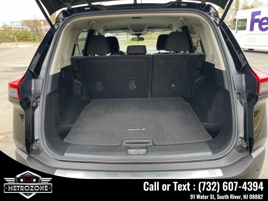 Used 2021 Nissan Rogue SV image 15