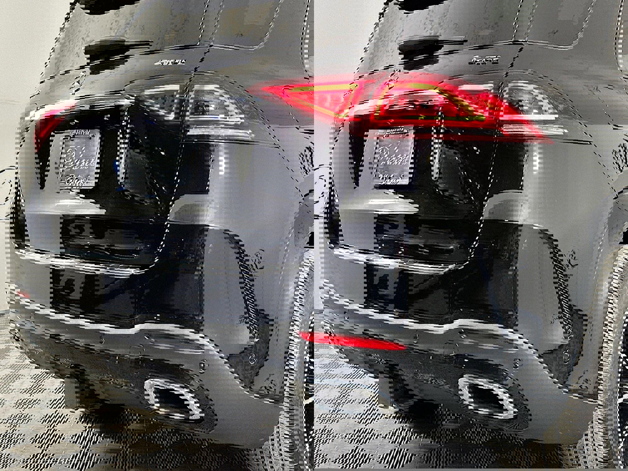 Used 2023 Mercedes-Benz GLE 450 4MATIC w/ AMG Line Exterior image 26