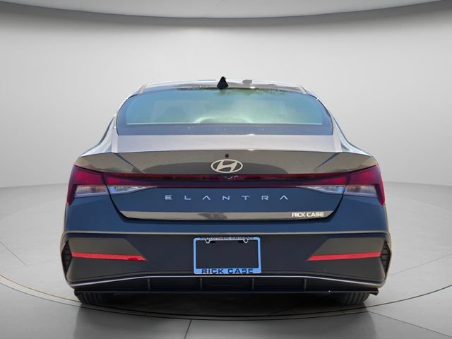New 2026 Hyundai Elantra SE FWD image 4