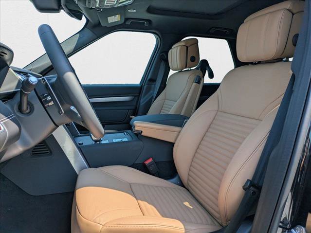 New 2025 Land Rover Discovery Dynamic SE image 4