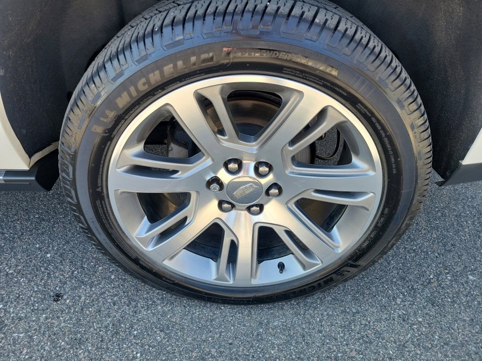 Used 2020 Cadillac Escalade ESV Premium Luxury image 23