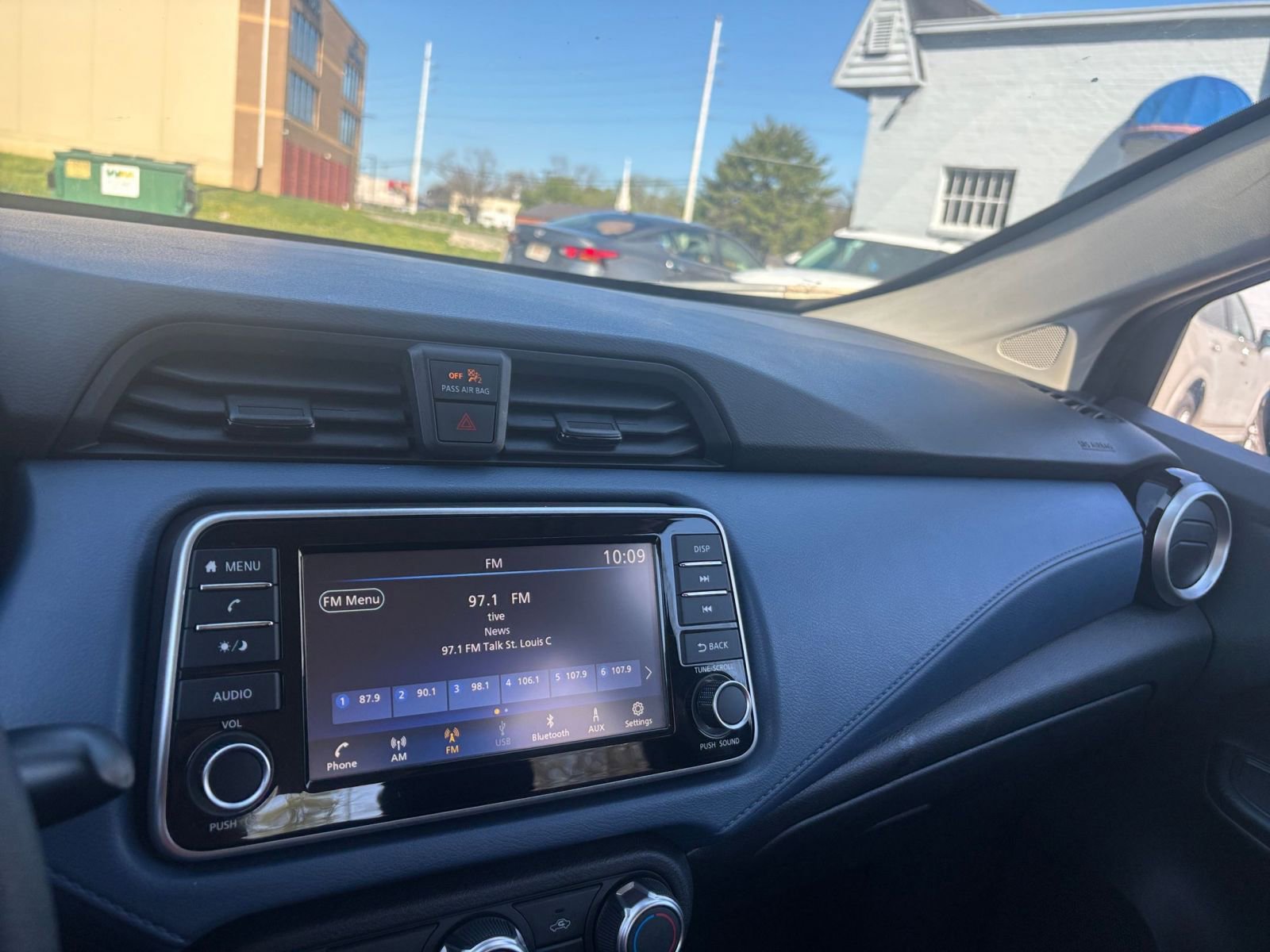 Used 2025 Nissan Versa SV image 33