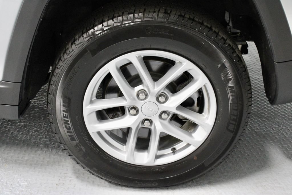 Used 2024 Jeep Grand Cherokee L Laredo AWD/4WD image 18