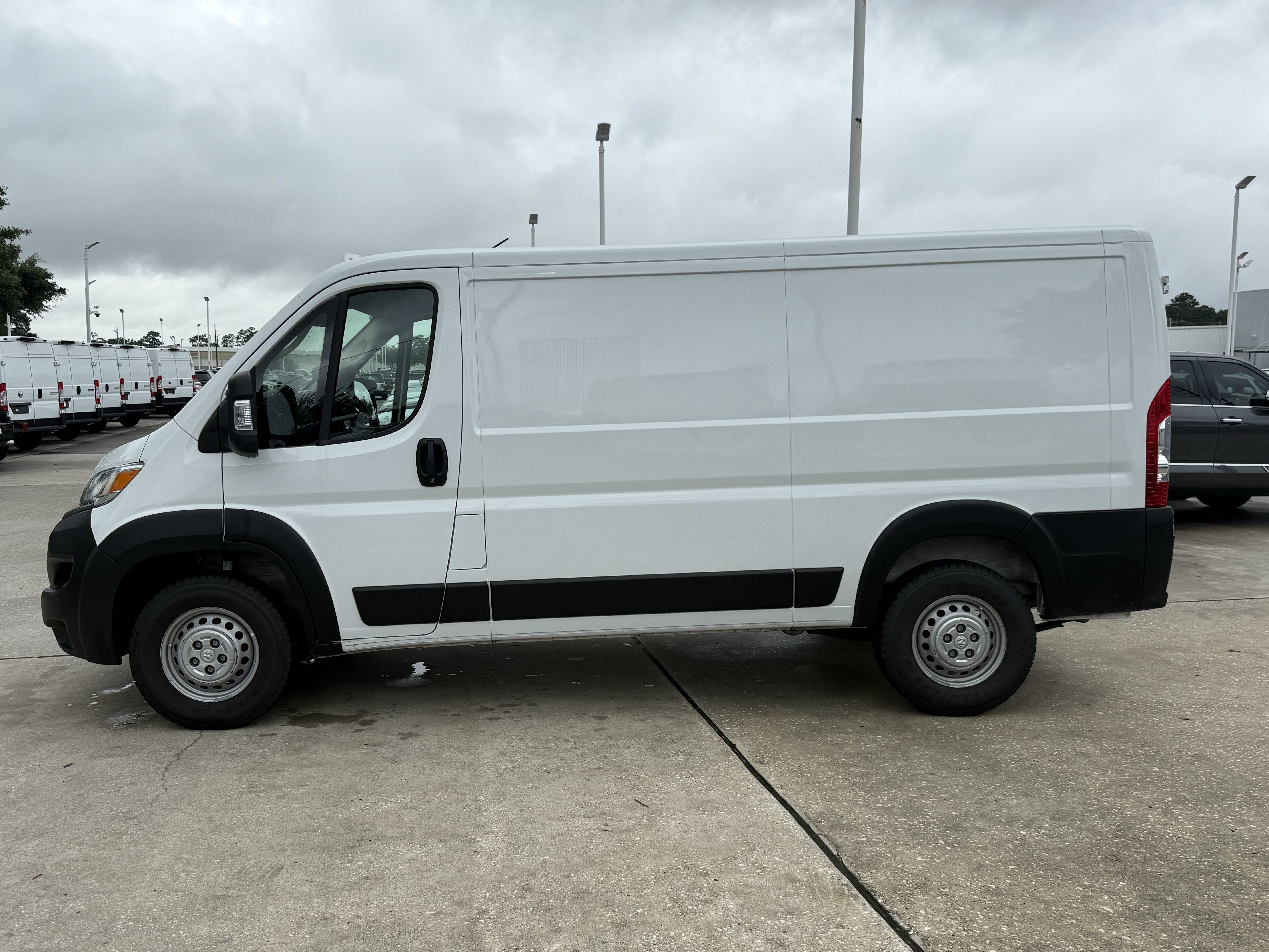 Used 2025 RAM ProMaster 2500 w/ Convenience Group FWD image 8