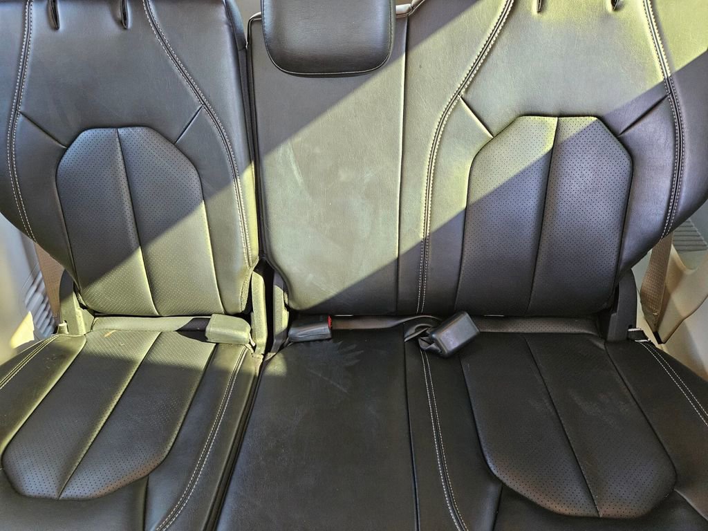 Used 2023 Chrysler Pacifica Touring-L image 8