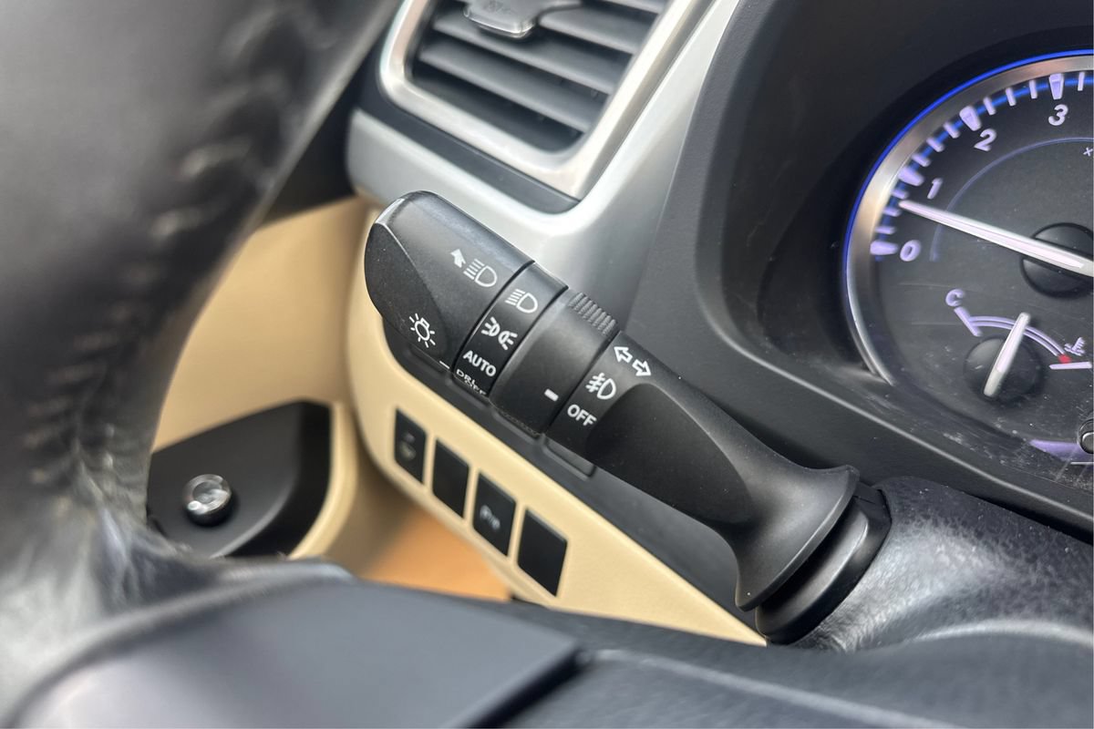 Used 2014 Toyota Highlander Limited FWD image 18