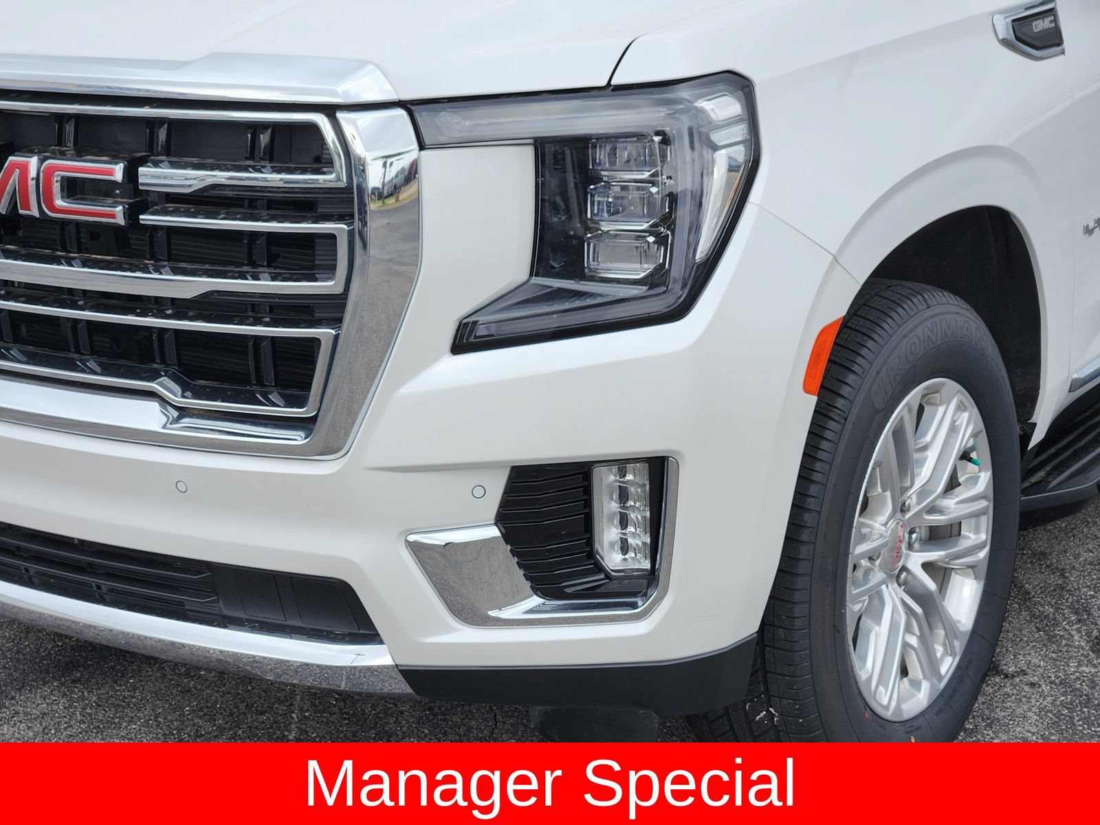Used 2024 GMC Yukon SLT AWD/4WD image 11