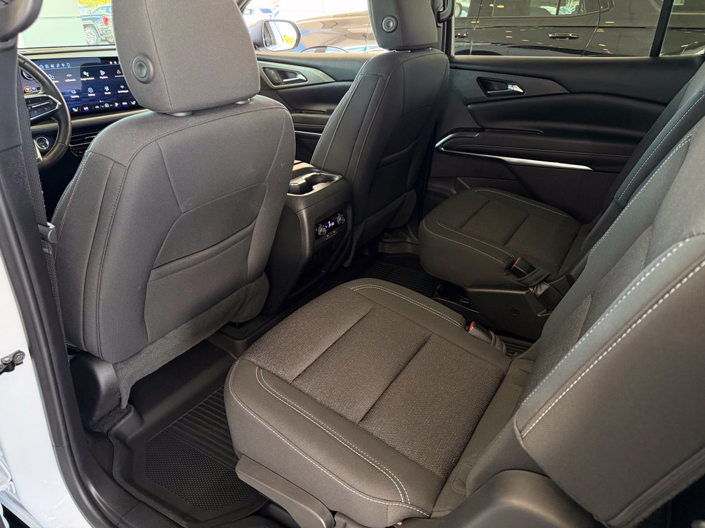 Used 2025 Chevrolet Traverse LT w/ LPO, Floor Liner Package FWD image 18