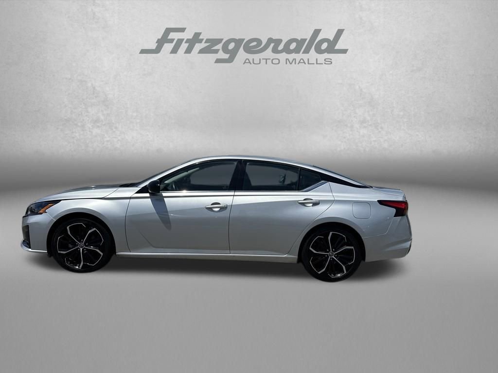 Used 2024 Nissan Altima 2.5 SR FWD image 7