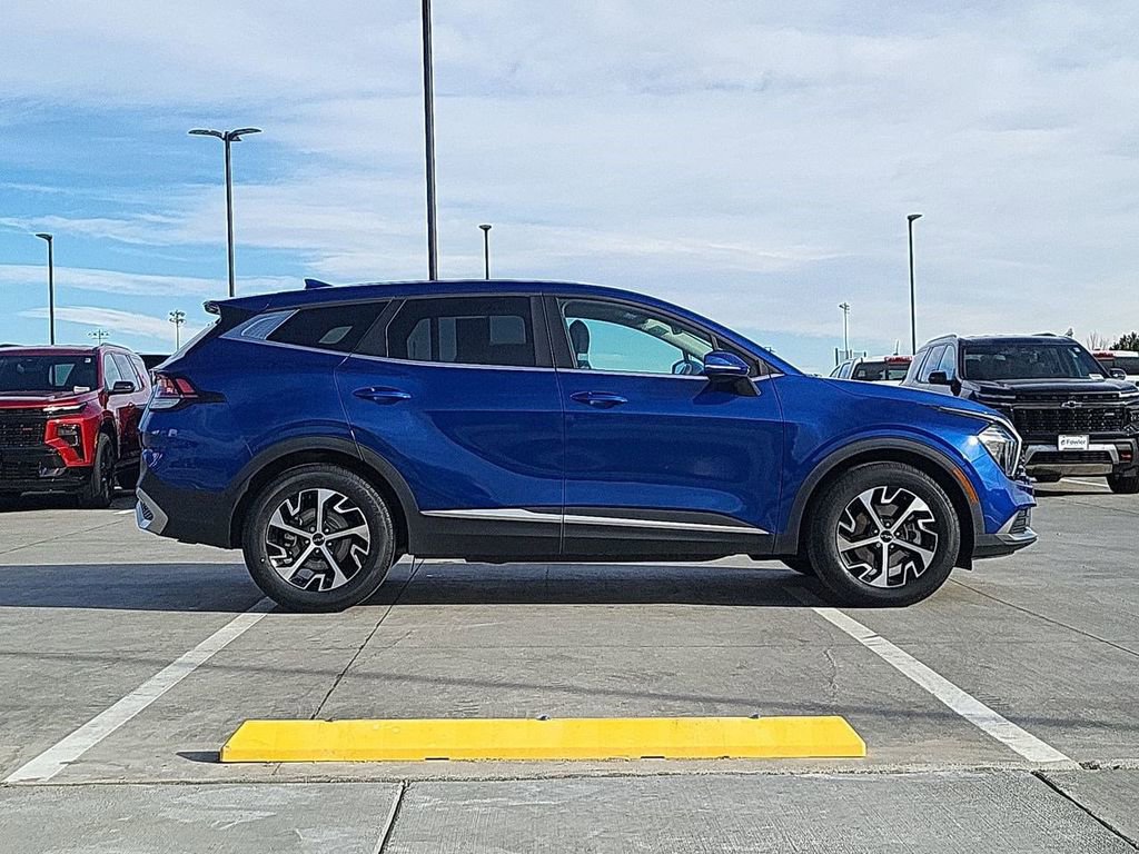 Used 2023 Kia Sportage EX image 9