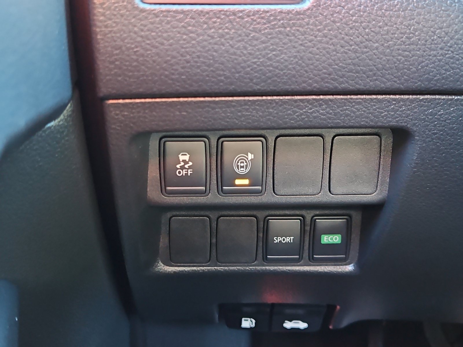 Used 2017 Nissan Rogue SV FWD image 15