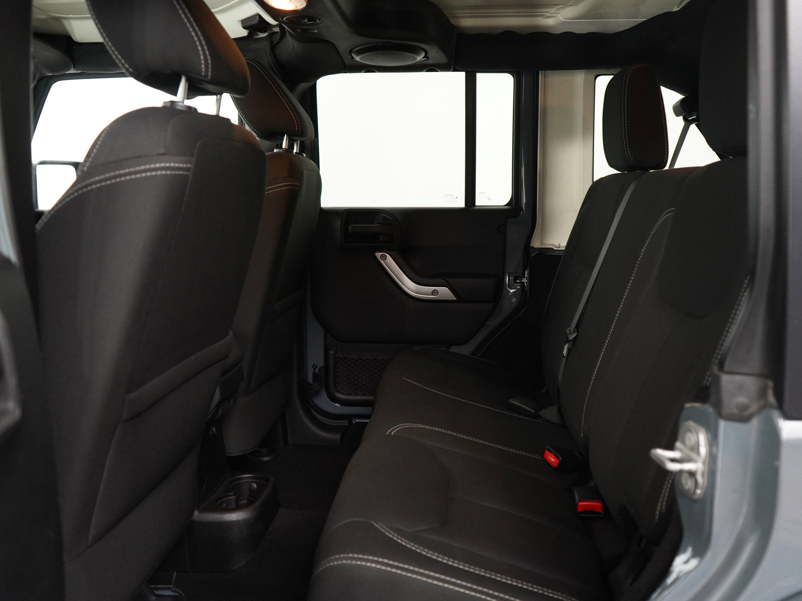 Used 2014 Jeep Wrangler Unlimited Sahara w/ Connectivity Group image 17