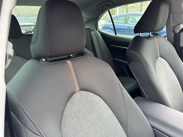 Used 2020 Toyota Camry LE image 24