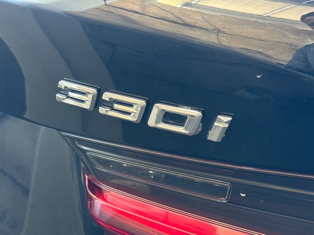 Used 2022 BMW 330i Sedan w/ M Sport Package image 2
