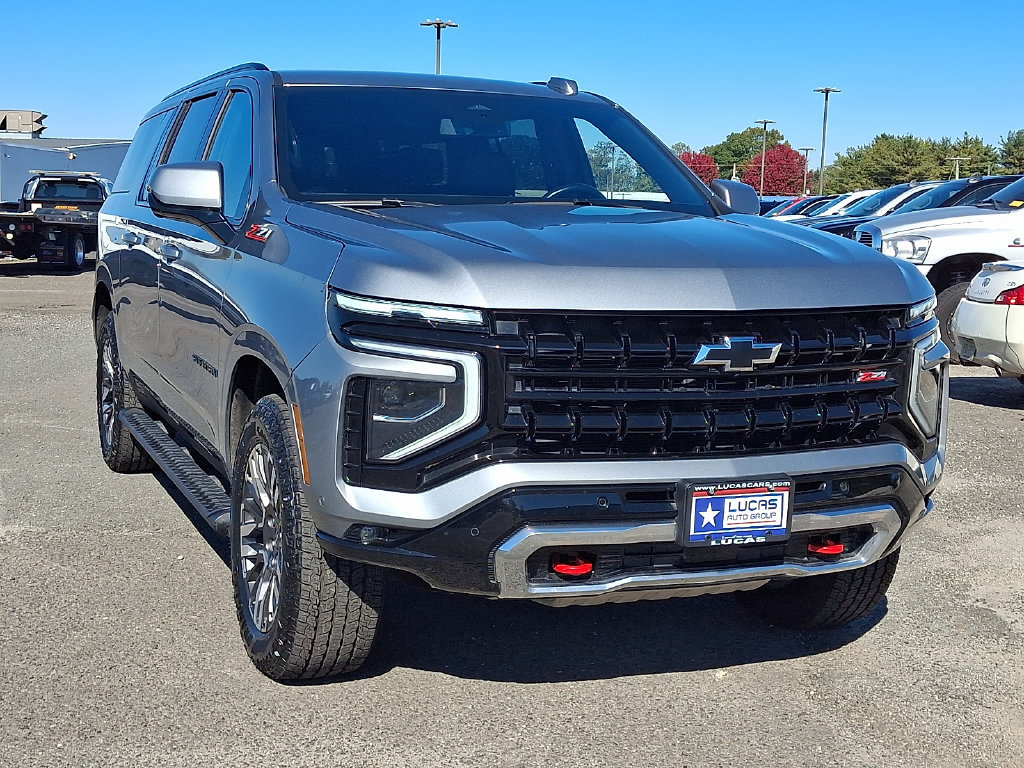 Used 2025 Chevrolet Suburban Z71 AWD/4WD image 2