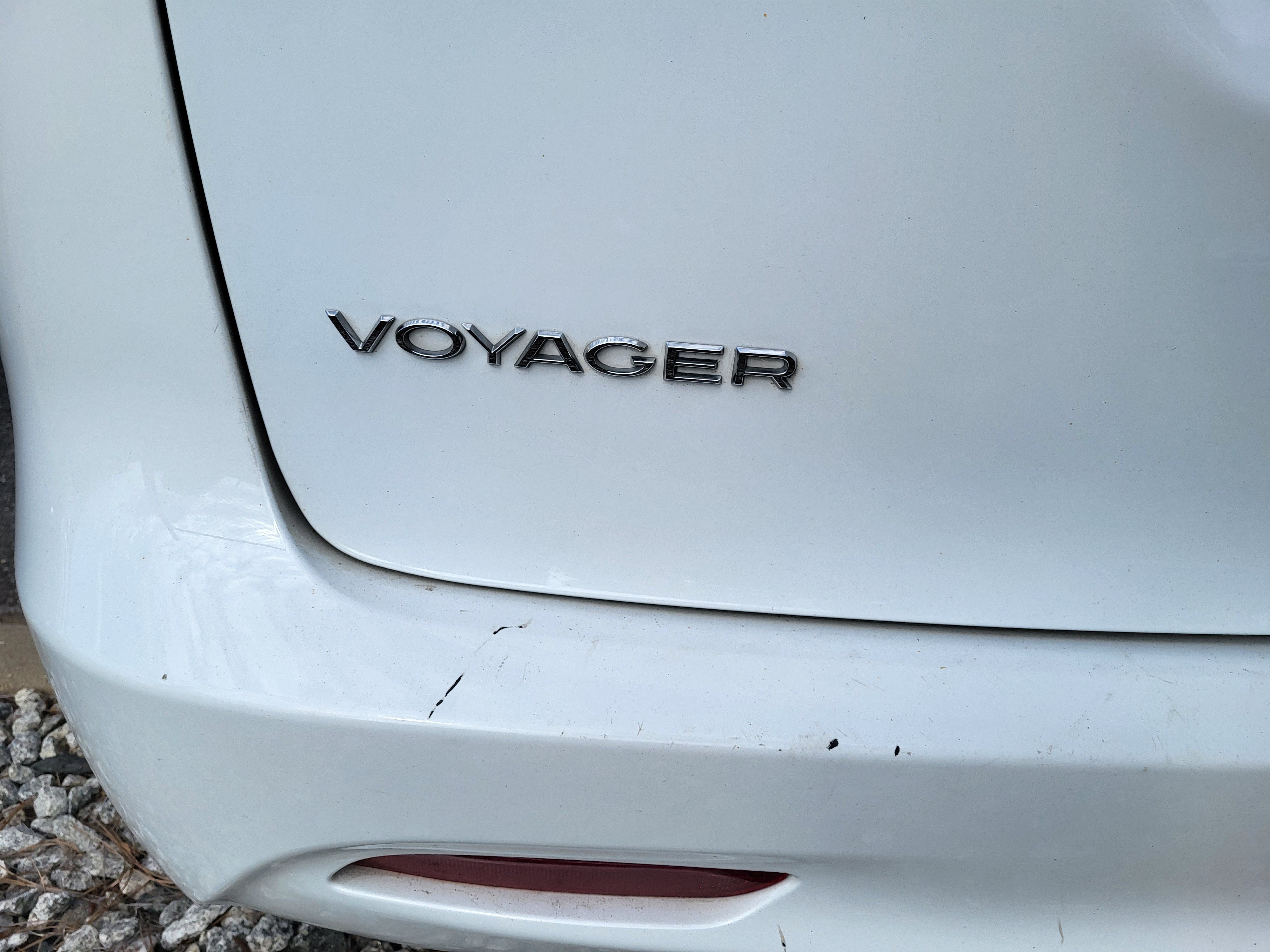 Used 2023 Chrysler Voyager LX FWD image 8
