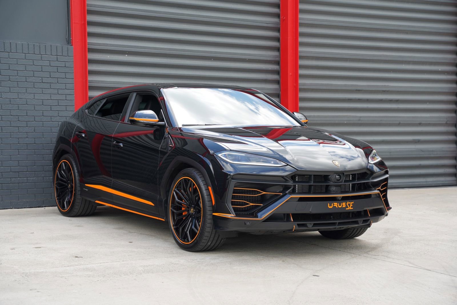 Used 2025 Lamborghini Urus SE video 2