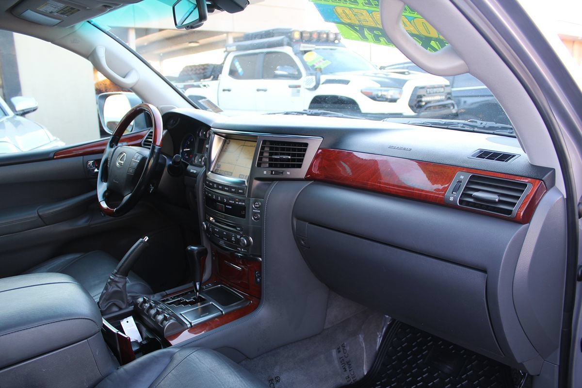 Used 2008 Lexus LX 570 4WD w/ Technology Pkg image 21