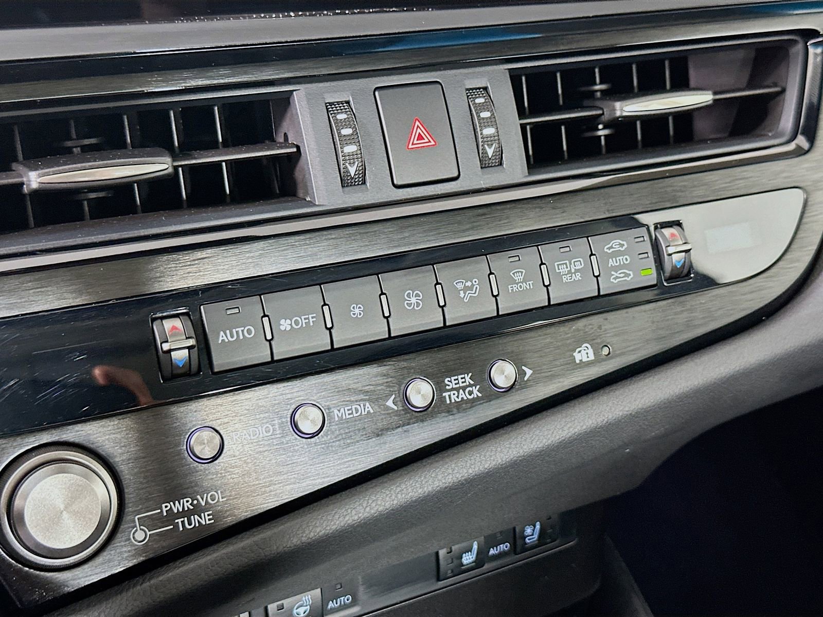 Used 2024 Lexus ES 250 w/ Premium Package image 17