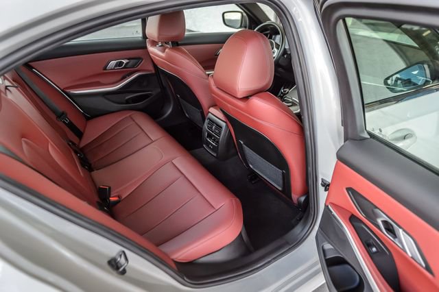 Used 2022 BMW M340i xDrive M340i xDRIVE - WHITE ON RED - w/ Driving Assistance Package image 24