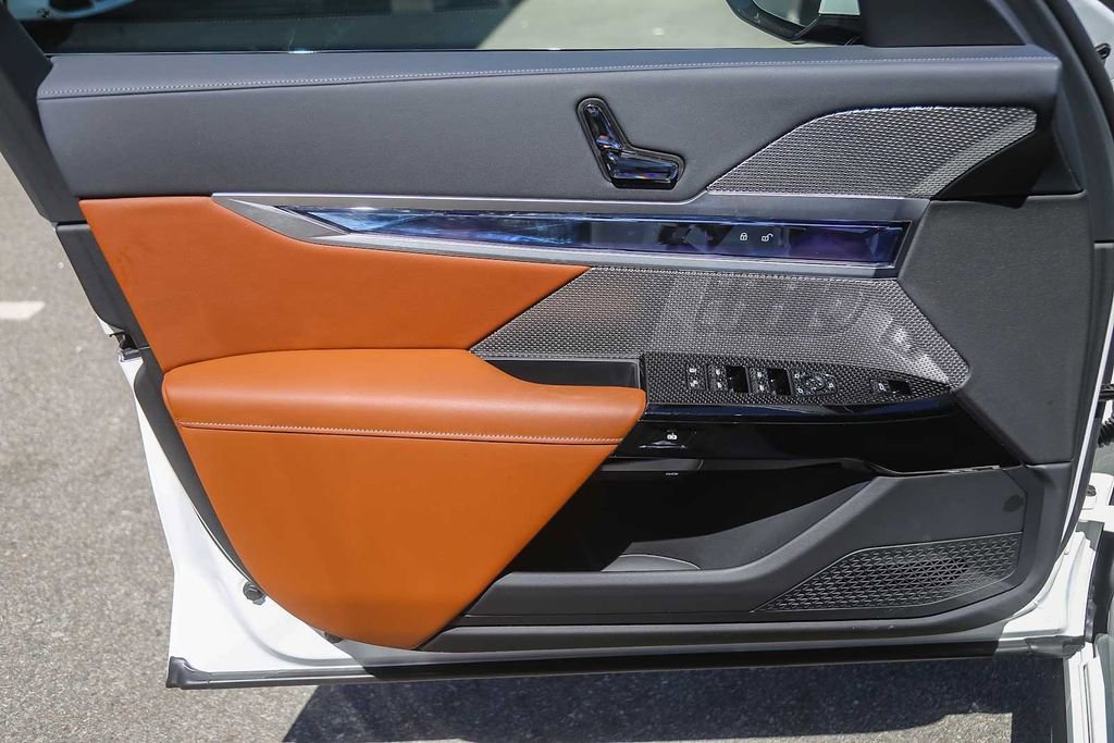 Used 2025 BMW i7 xDrive60 image 17