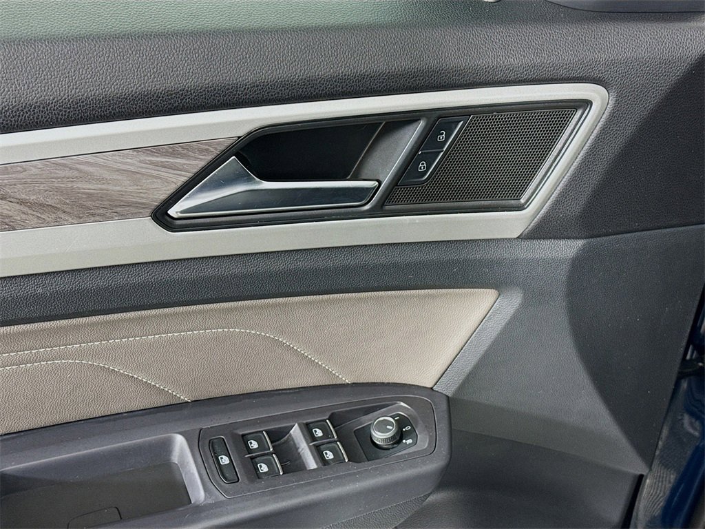 Used 2021 Volkswagen Atlas Cross Sport SE image 18