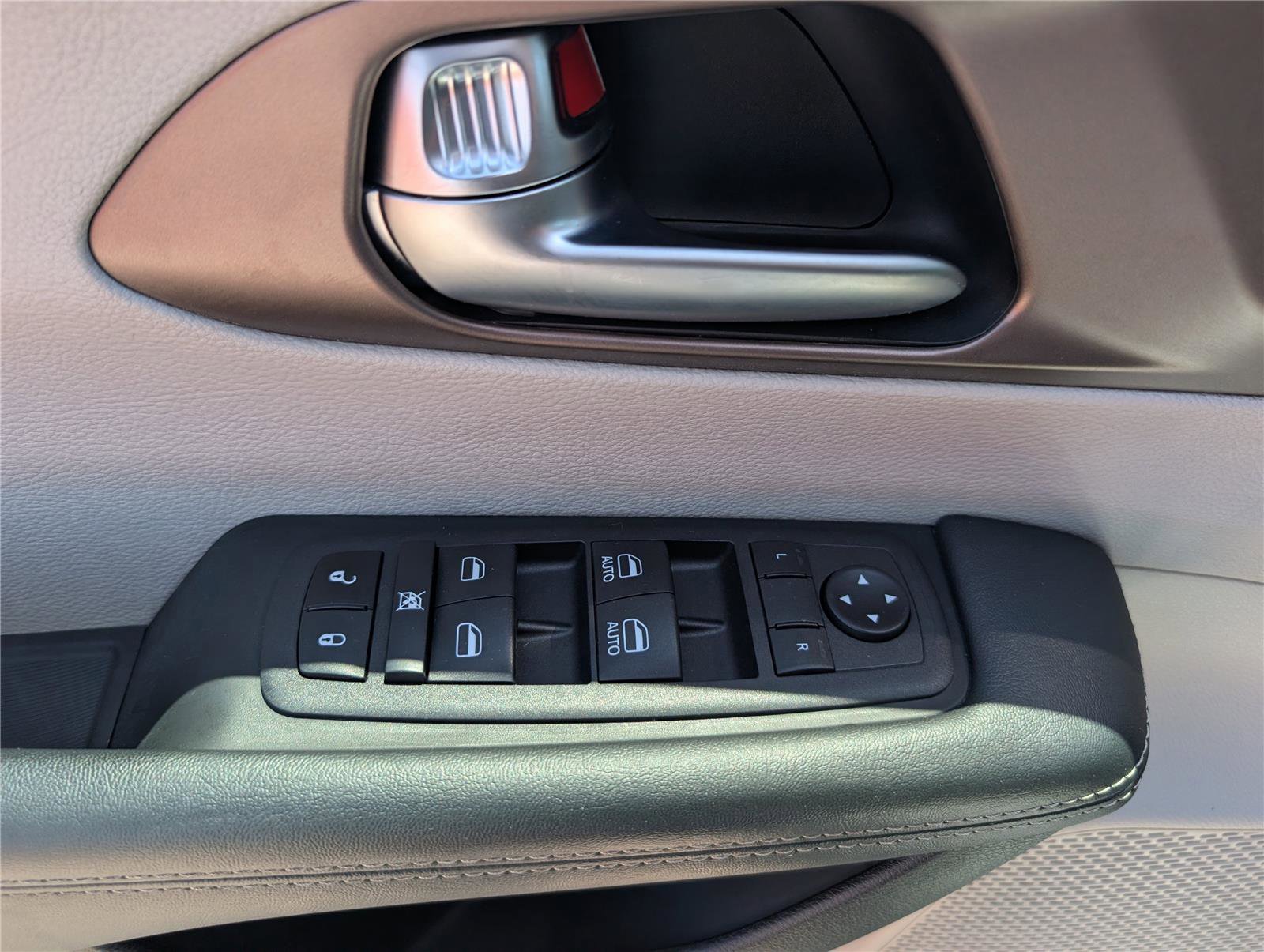 Used 2023 Chrysler Voyager LX FWD image 19