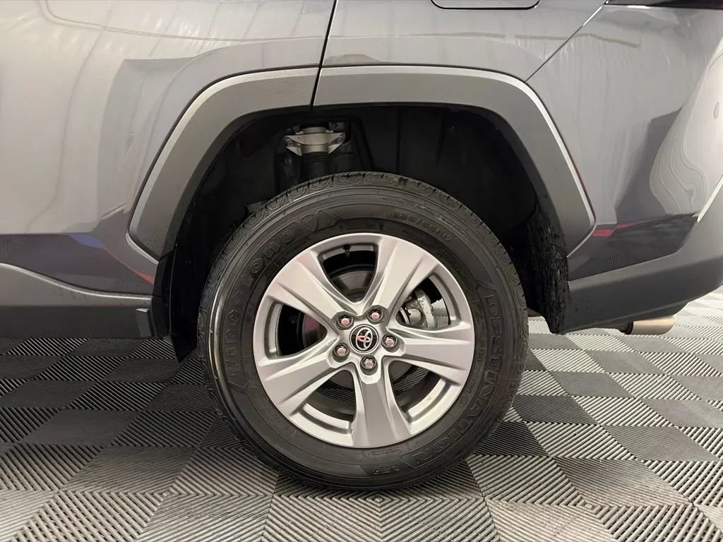 Used 2025 Toyota RAV4 XLE AWD/4WD image 25