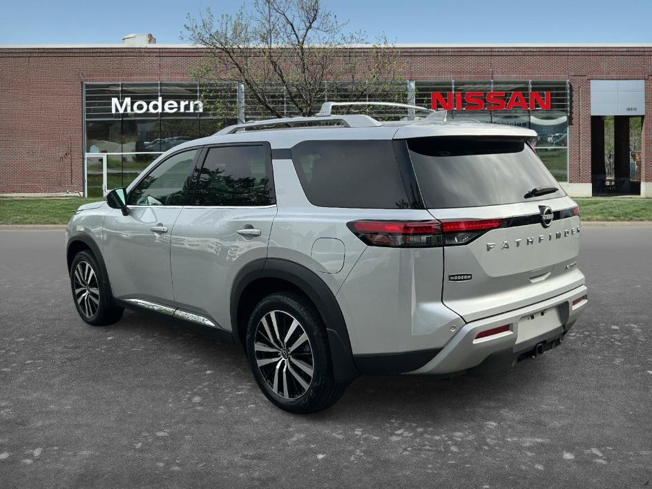 Certified 2025 Nissan Pathfinder Platinum w/ Cargo Package FWD image 2