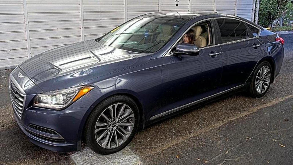 Used 2015 Hyundai Genesis 3.8 w/ Option Group 04 image 2