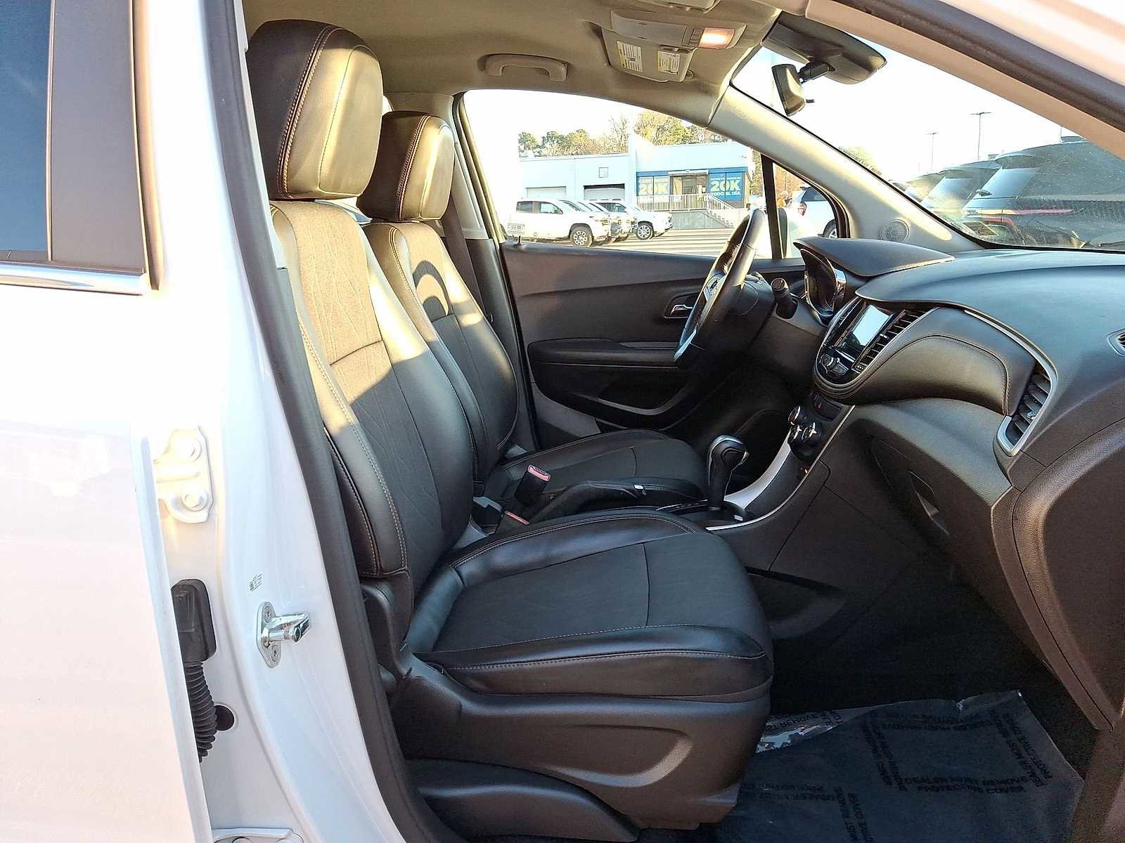 Certified 2019 Chevrolet Trax LT w/ LT Convenience Package image 31