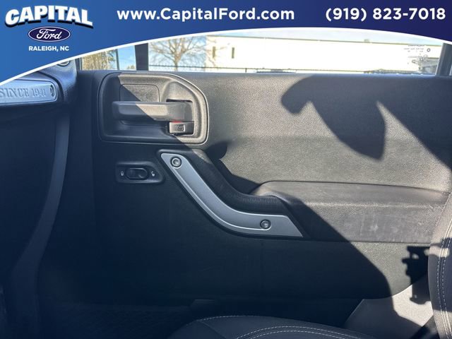 Used 2018 Jeep Wrangler Sahara w/ Dual Top Group image 26