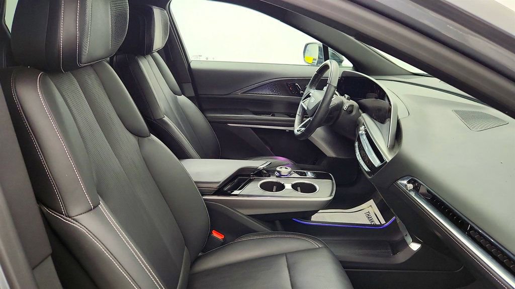 Used 2023 Cadillac Lyriq AWD image 24