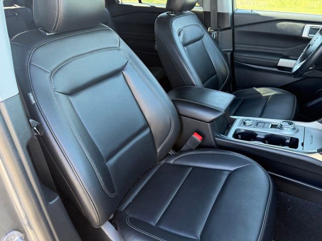 Used 2023 Ford Explorer XLT w/ Equipment Group 202A AWD/4WD image 13