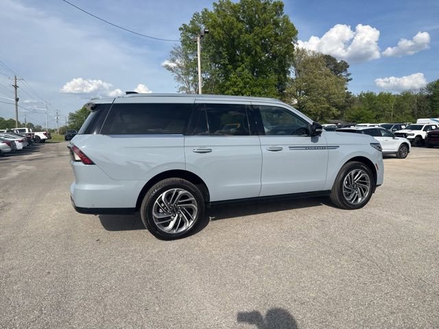 Used 2025 Lincoln Navigator Reserve image 17