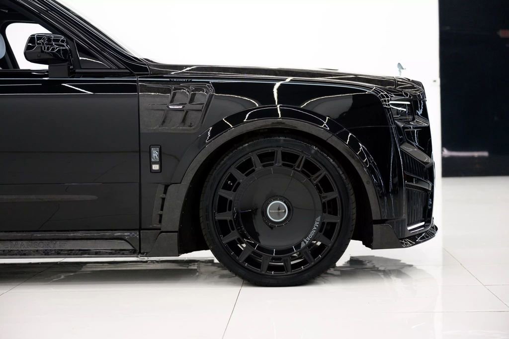 Used 2025 Rolls-Royce Cullinan AWD/4WD image 6