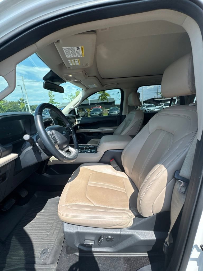 Used 2024 Ford Expedition Limited AWD/4WD image 5