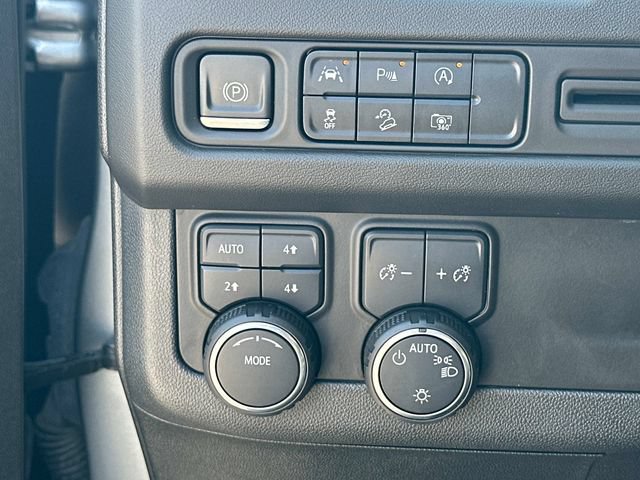 Used 2024 Chevrolet Suburban Z71 w/ Luxury Package AWD/4WD image 12