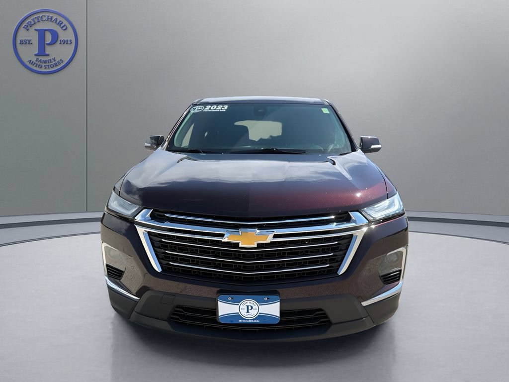 Used 2023 Chevrolet Traverse LT FWD image 2