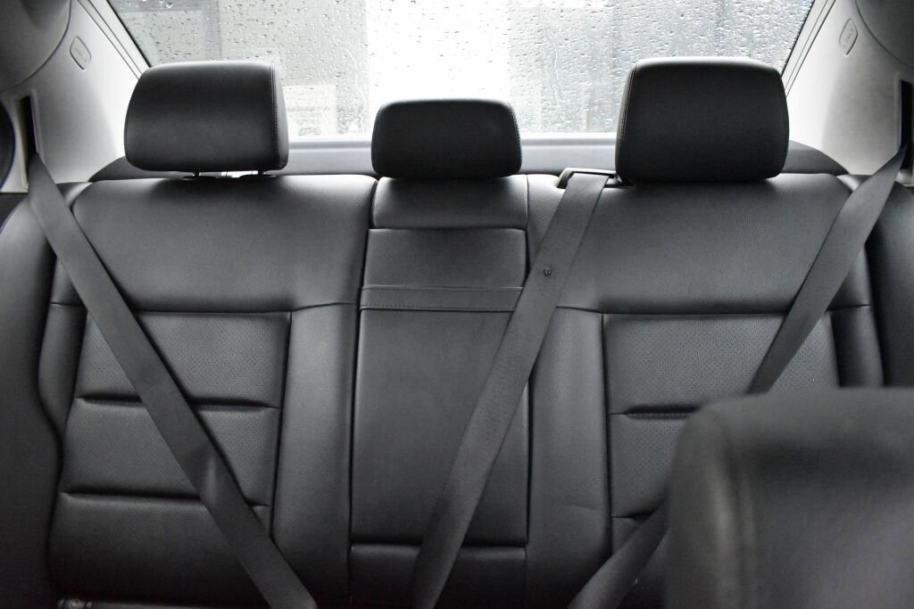 Used 2011 Mercedes-Benz E 350 Sedan image 29