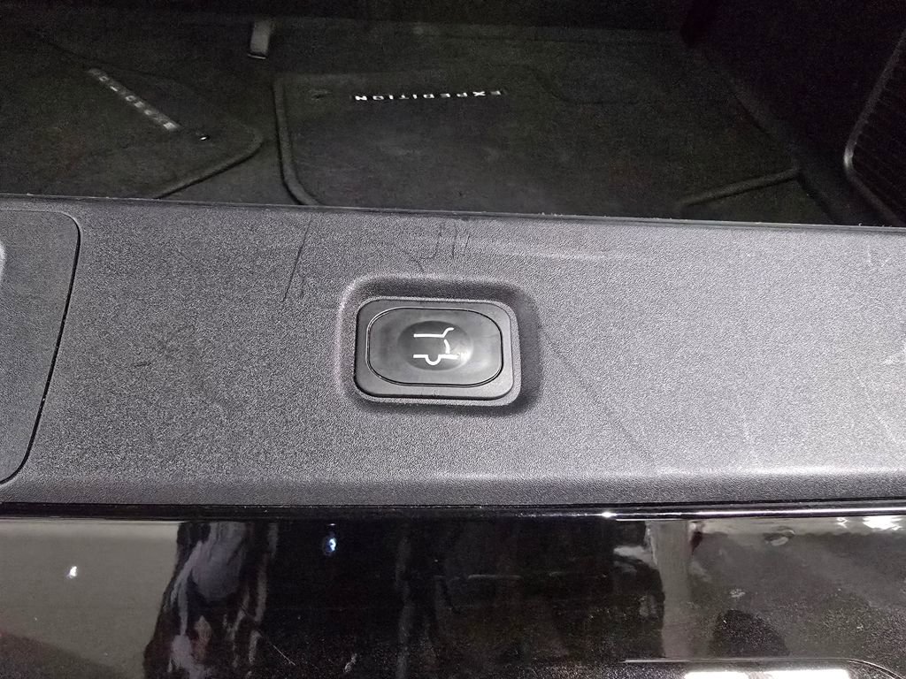 Used 2025 Ford Expedition Max Platinum image 24