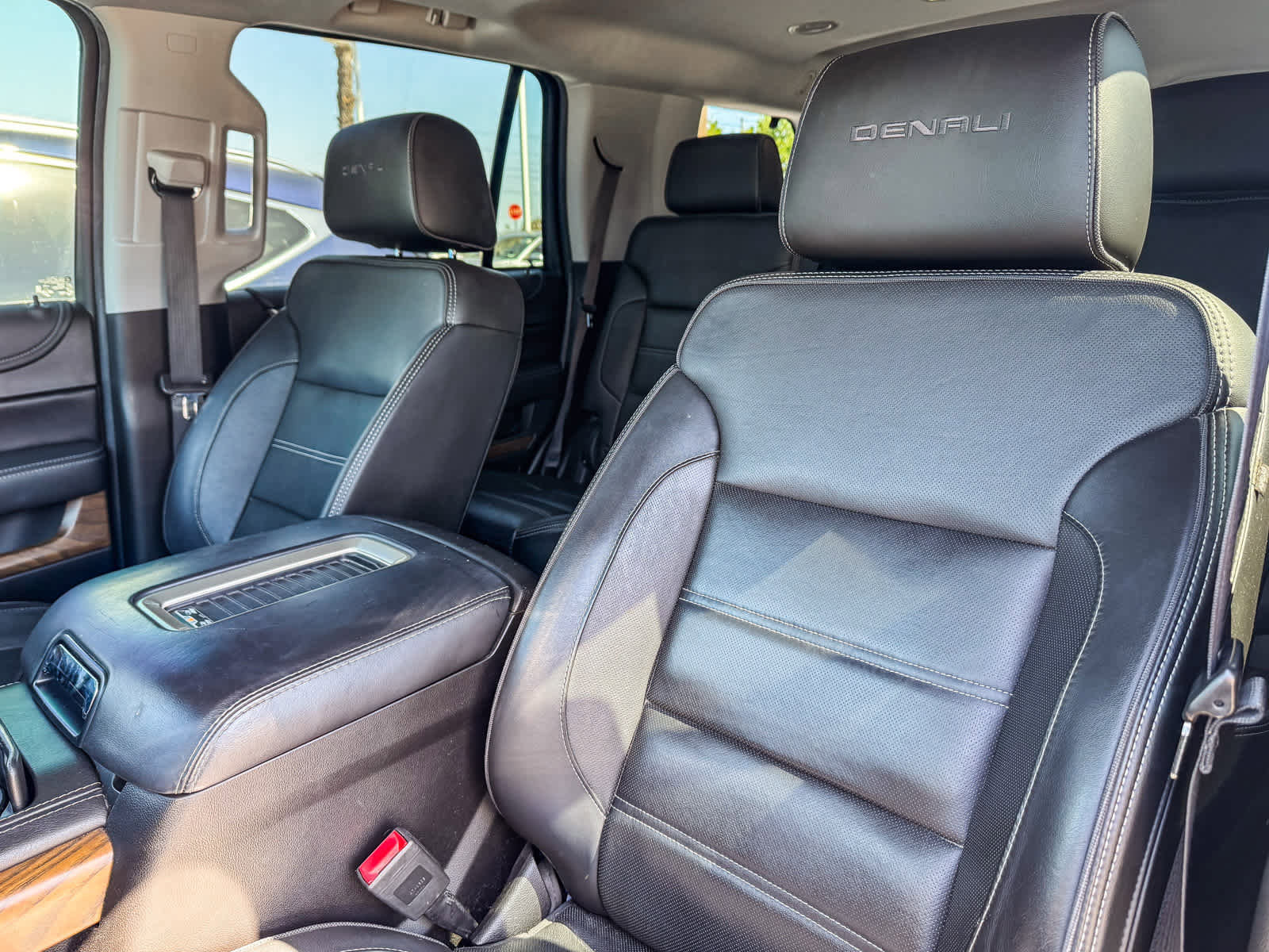 Used 2019 GMC Yukon Denali w/ Denali Ultimate Package AWD/4WD image 10