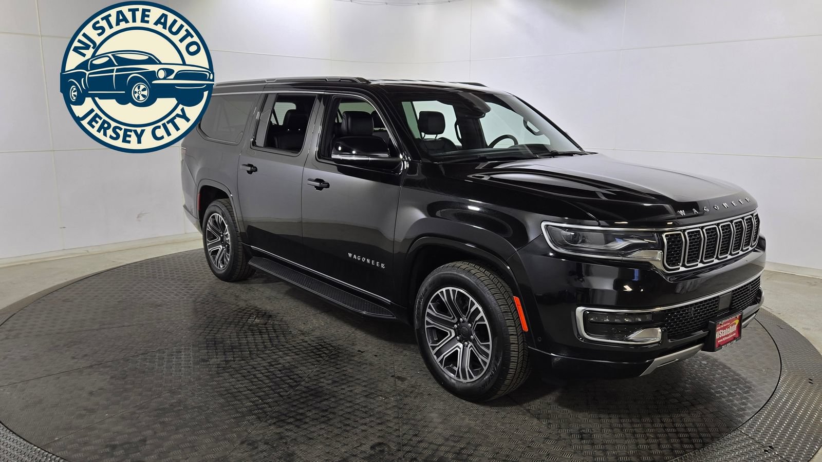 Used 2024 Jeep Wagoneer L Series II w/ Flexible Seating Group AWD/4WD image 9