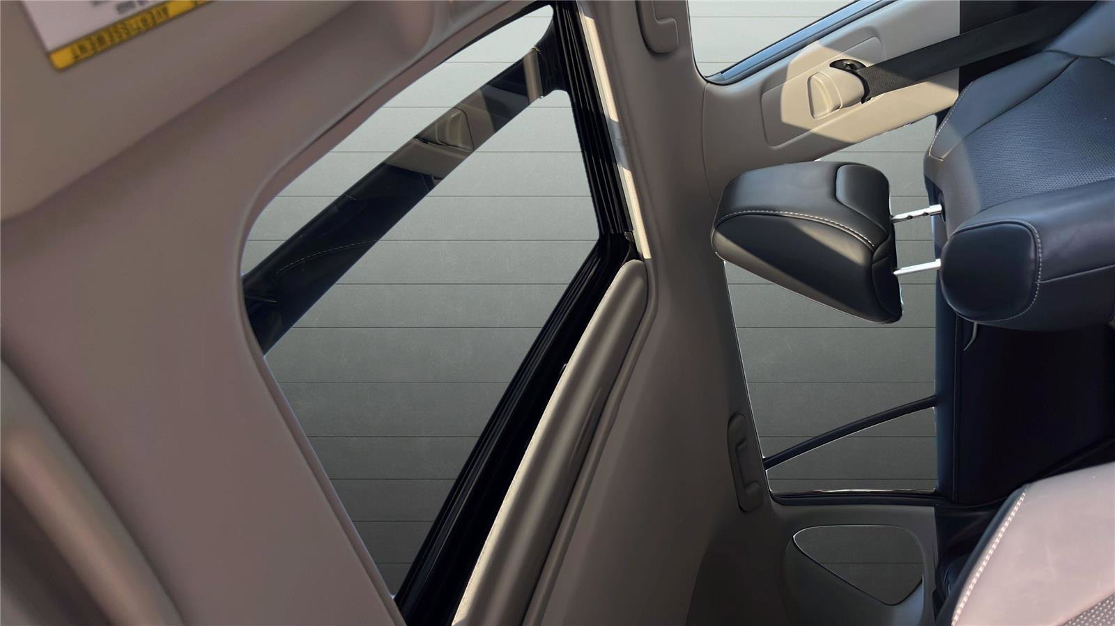 Used 2020 Toyota RAV4 Limited image 3