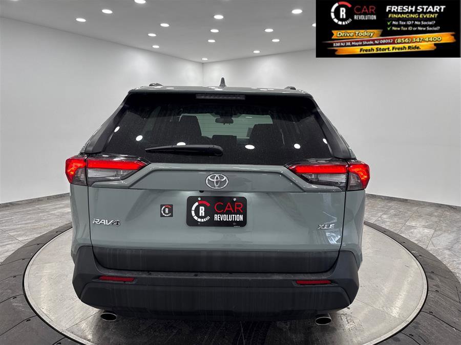 Used 2022 Toyota RAV4 XLE image 18