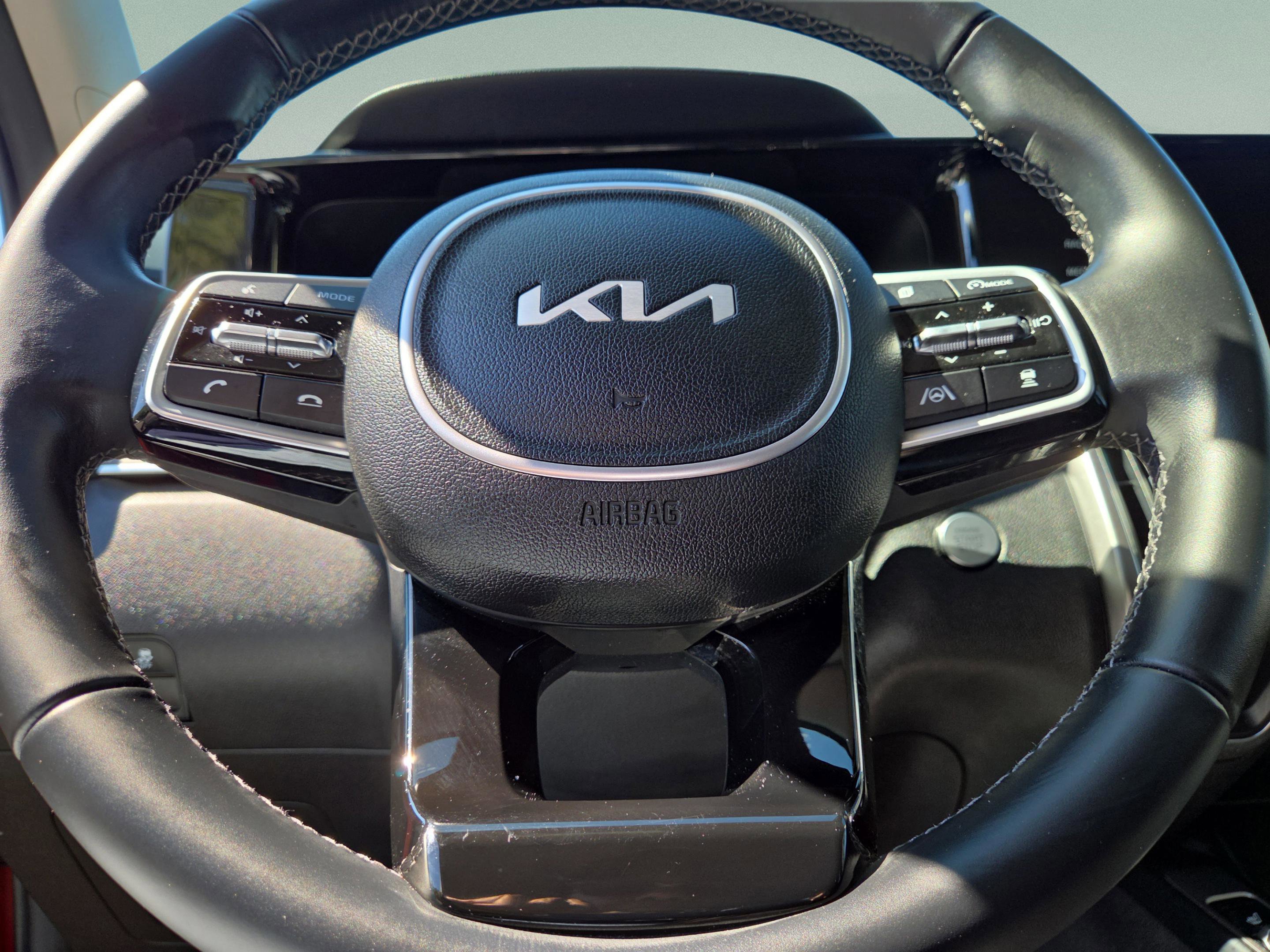 Used 2022 Kia Sorento EX w/ Panoramic Sunroof Package image 11