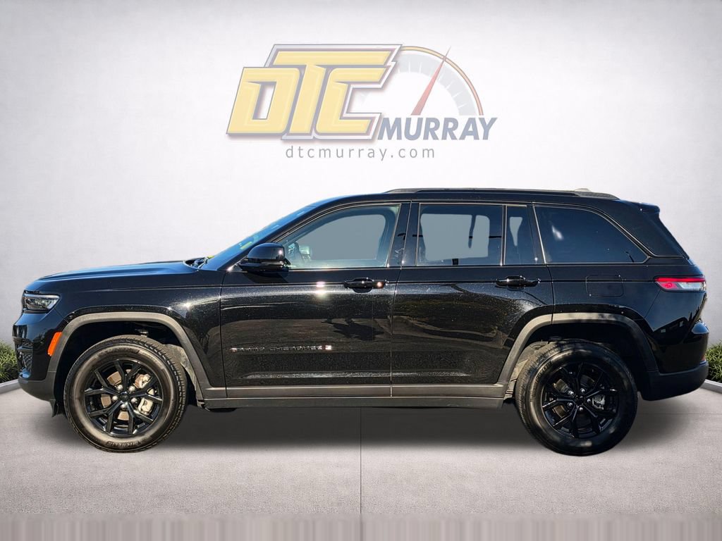 Used 2025 Jeep Grand Cherokee Altitude AWD/4WD image 7