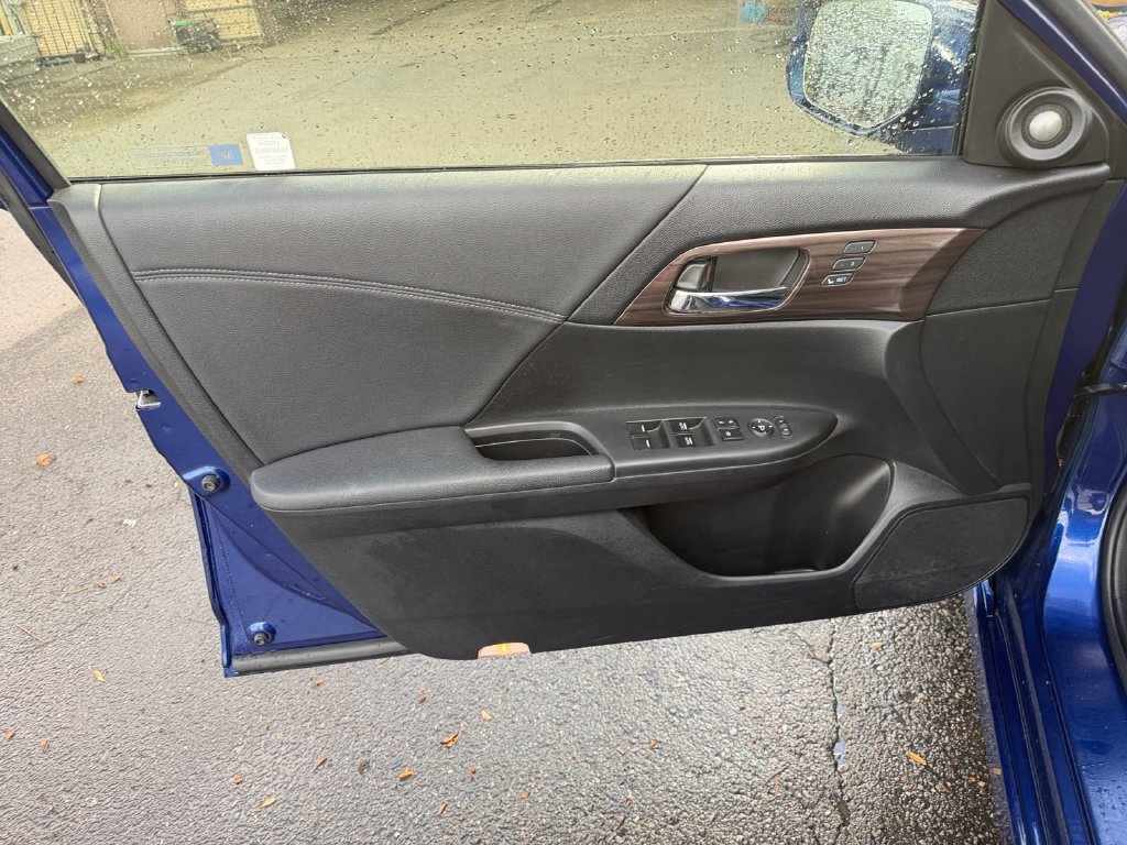 Used 2017 Honda Accord Touring image 19
