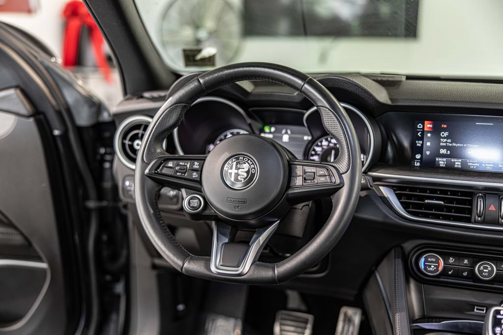 Used 2022 Alfa Romeo Stelvio Ti AWD/4WD image 37