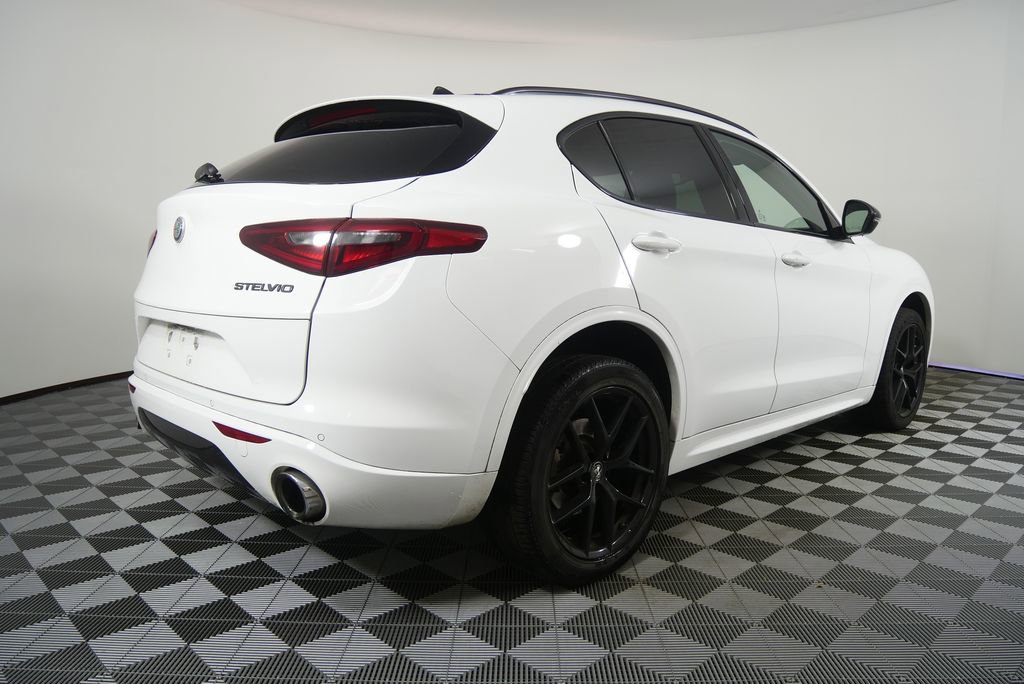 Used 2021 Alfa Romeo Stelvio Sprint w/ Nero Edizione image 3